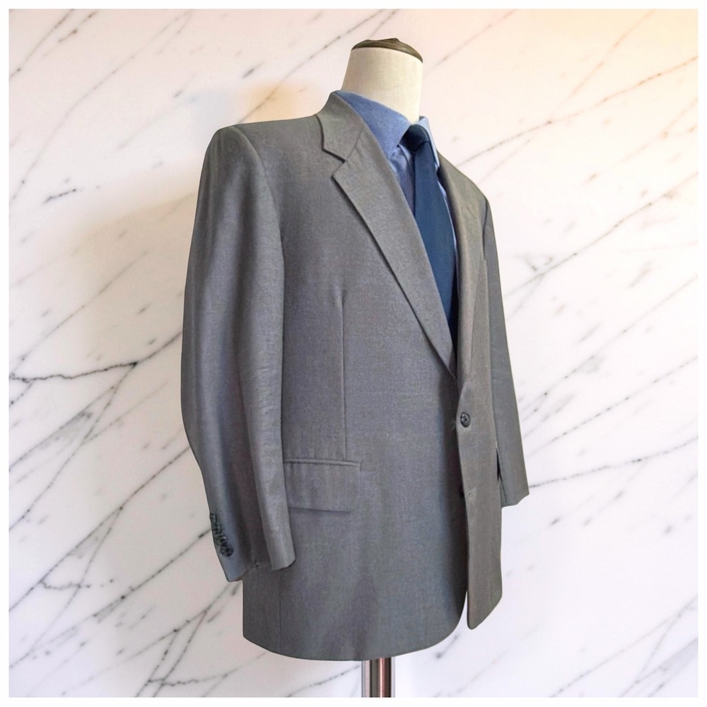 Tom James Royal Classic Gray Suit | 2-Piece | Hand Tailored | Executive Business - Picture 2 of 15